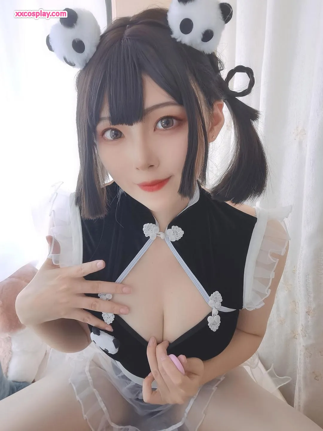 Natsuko夏夏子 - Adorable Panda Maid in Sexy Qipao